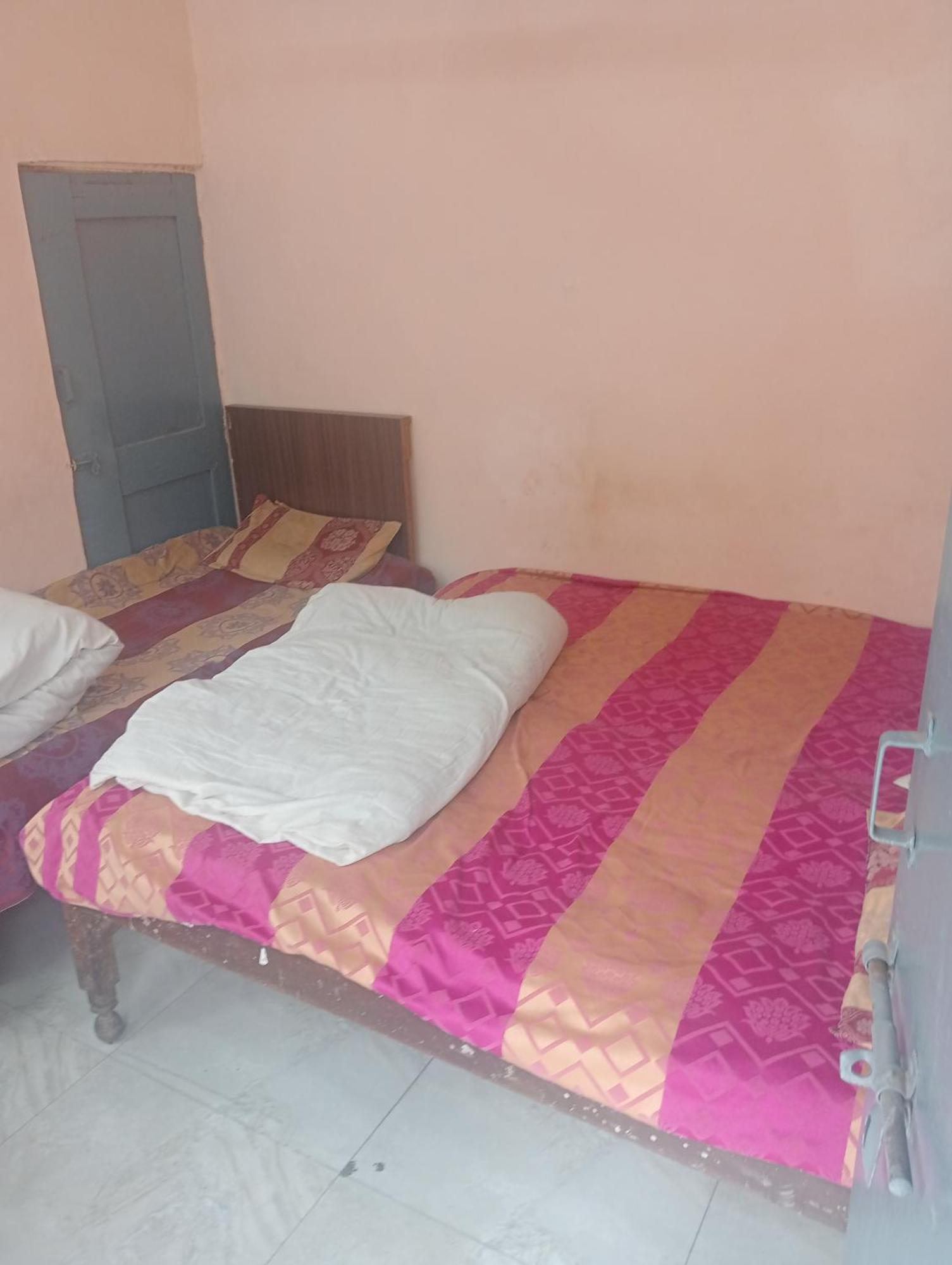 Ever Green Guest House Travel & Pg New Delhi Exteriör bild